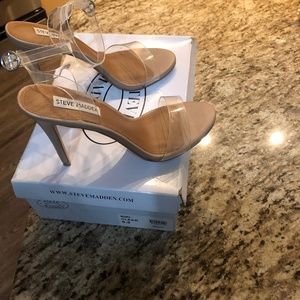 Don’t wait to snag these! GORGEOUS clear stilettos!!!